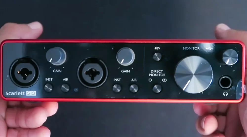 Focusrite Scarlett 2i2 01