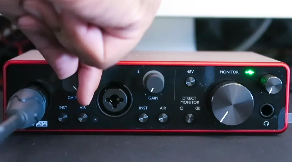 Focusrite Scarlett 2i2 03