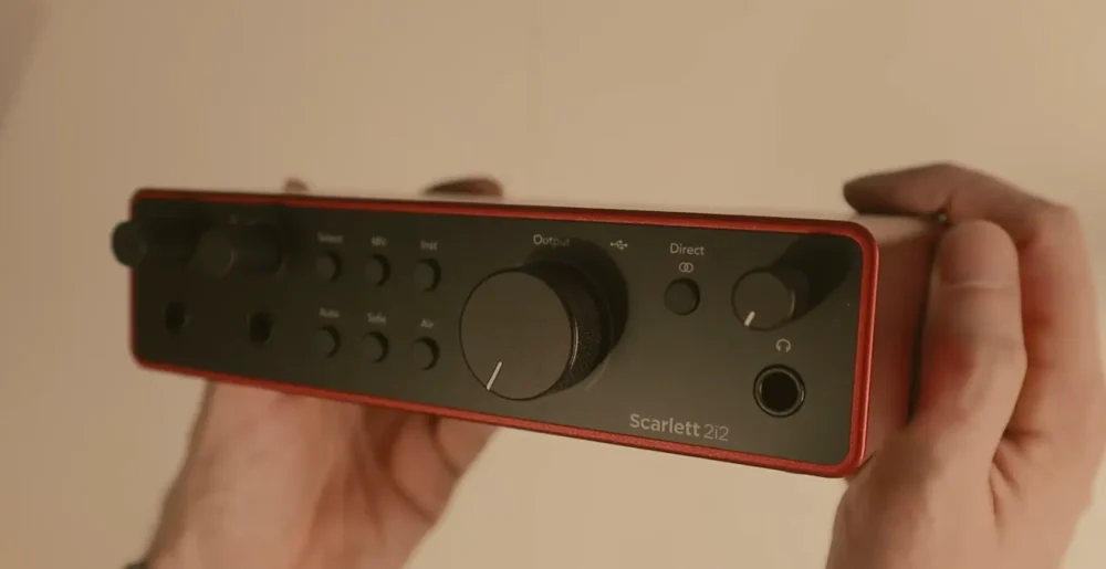 comprar la focusrite scarlett 2i2 4th 002